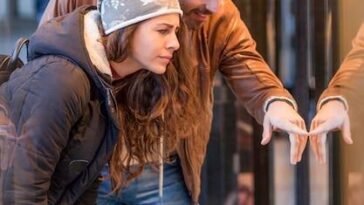 "Casal LGBT é obrigado a deixar casa após onda de ataques homofóbicos em York: O que está sendo feito para garantir a segurança da comunidade?"