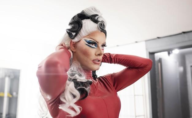 "Tragédia na Cena Drag: A Morte de The Vivienne e a Homenagem Emocionante de RuPaul"