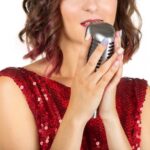 "Incidente no Tapete Vermelho: Pergunta Inusitada a Ariana Grande Levanta Debates sobre Limites na Cobertura de Celebridades"