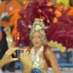 "Carnaval 2025: O que as novas regras dos desfiles significam para a tradição e a experiência do público no Rio de Janeiro?"