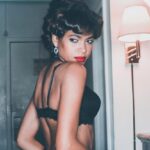 "Rihanna Lança Nova Coleção de Lingerie: O Que as Fotos Revelam Sobre Moda, Empoderamento e Inclusão?"