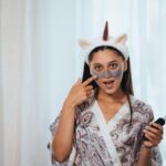 "Ariana Grande Fala Sobre Estética e Autoaceitação: O Que Suas Declarações Revelam Sobre Beleza e Autenticidade na Indústria"