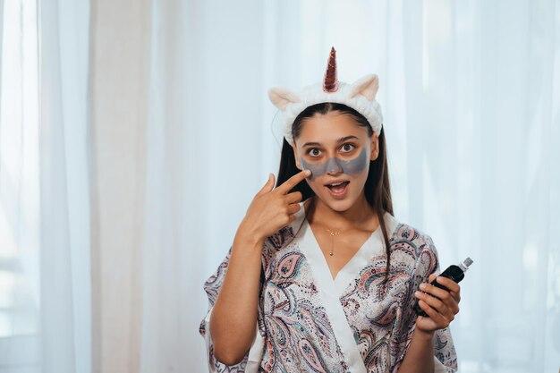 "Ariana Grande Fala Sobre Estética e Autoaceitação: O Que Suas Declarações Revelam Sobre Beleza e Autenticidade na Indústria"