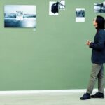 "Como William Yang Transformou Sua Identidade em Arte: Um Olhar Sobre 'Milestone' e a Luta pela Visibilidade na Comunidade LGBT"