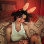 "Ariana Grande Reflete sobre o Impacto de 'Wicked' e sua Conexão com a Comunidade LGBT em Gala do National Board of Review"