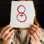 "Regina Volpato Responde a Comentário Preconceituoso sobre a Orientação Sexual da Filha e Levanta Debate sobre Aceitação Familiar"