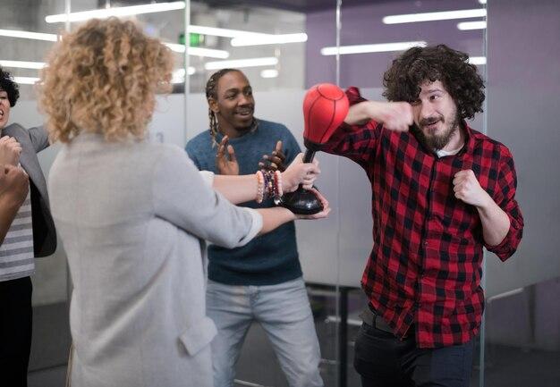 "Como o Boxe Está Transformando Vidas na Comunidade Queer em Amsterdam: Histórias de Superação e Inclusão"