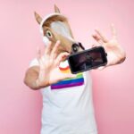 "Cultura Pop Queer em 2024: Análise das Obras e Artistas que Definem a Diversidade LGBTQ+"