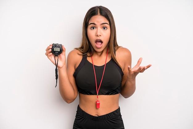 "Anitta Revela Rotina de Exercícios Antes dos Ensaios 2025: O Que Esperar da Temporada de Verão?"