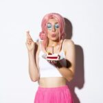 "Como a Competição 'Is it Cake?' em RuPaul's Drag Race Revela a Evolução da Arte Drag e a Diversidade na Comunidade LGBT"