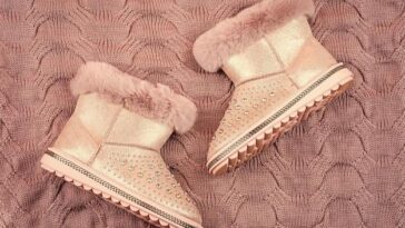 "Como Rihanna Reinventa o Estilo com Uggs Tasman: A Nova Tendência do Inverno 2025 que Está Transformando a Moda"