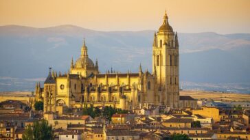 "Comunhão Negada: Caso de Homofobia em Segovia Levanta Debate sobre Discriminação Religiosa e Direitos LGBTQ+"