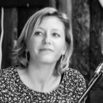 "Como 'HERstory: 50 Anos de Mulheres na Música' Transformou uma Noite em Albany em um Tributo ao Empoderamento Feminino na Música"