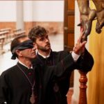 Igreja Católica na Itália Revê Diretrizes para Seminaristas: O Que Muda na Inclusão de Homens Gays?