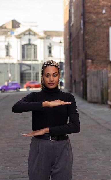 "Como a Dra. Nicole Issa Está Transformando o Cuidado em Saúde Mental e Promovendo Justiça Social"