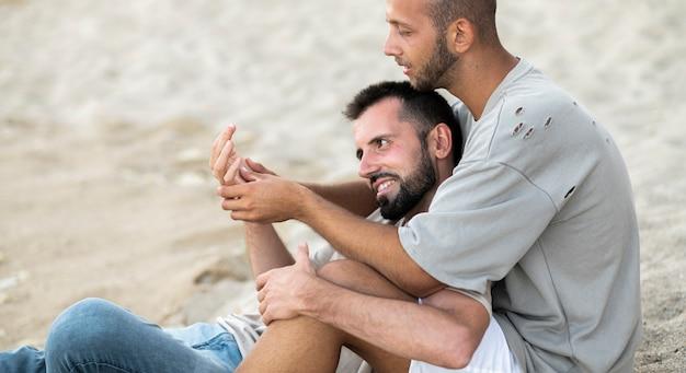 "Agressores em Balneário Camboriú: Casal Gay Relata Violência e Humilhação em Restaurante"