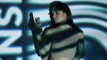 Ariana Grande como protagonista em novo filme da franquia 'Matrix'? Rumores e expectativas sobre o futuro da saga cinematográfica.