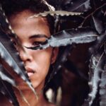 "Fenty Beauty: O que esperar do novo spray de fixação de maquiagem de Rihanna que promete revolucionar sua rotina de beleza?"