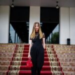 "Desvendando os Momentos Mais Icônicos do Tapete Vermelho: Moda, Ousadia e Representatividade"