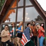 "Village People na Posse de Trump: O Que a Escolha da Banda Revela Sobre a Interseção entre Música, Política e Identidade LGBT?"