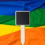"Desinformação e Reações: O Caso da Bandeira LGBTIQ+ e a Polêmica na Pontificia Universidade Católica do Peru"