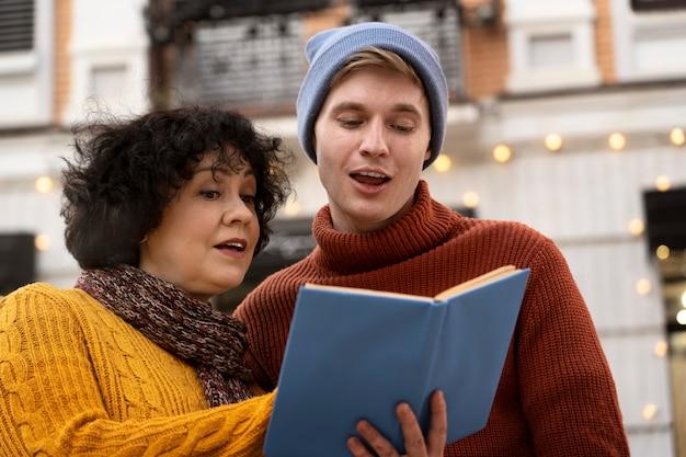 "Novas Narrativas LGBTQ+: Como Duas Obras Recentes Exploraram os Desafios e Alegrias da Paternidade em Tempos de Mudança"