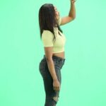 Anitta e a Polêmica do Corpo: Como a Cantora Utiliza Redes Sociais para Conectar-se com Fãs e Gerar Expectativa para o Carnaval