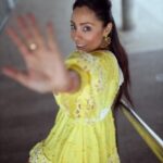 "Anitta e o Carnaval: Como o Ensaio de Verão em Salvador Reflete a Conexão entre Música e Esporte"