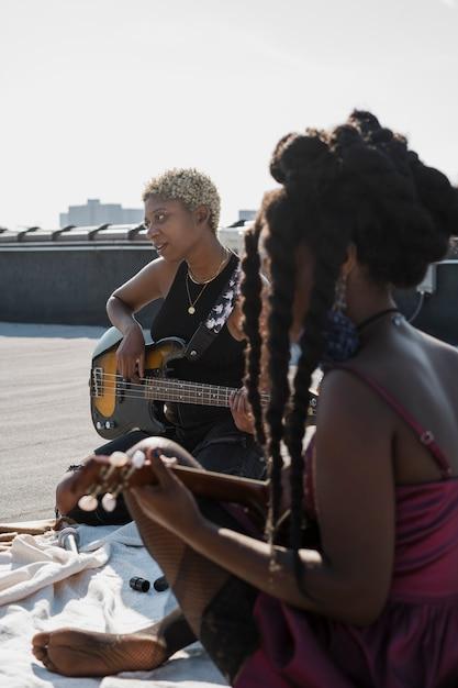 "Como 'A Melhor Segunda do Mundo' de Xanddy Harmonia se tornou um fenômeno no Rio de Janeiro antes do Carnaval?"