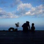 "Pai é preso por agredir filho gay em Nápoles: um retrato alarmante da violência familiar e da intolerância na Itália"