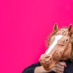 "Only Fools and Horses: A Revisão Crítica de uma Sitcom Clássica e suas Controvérsias sobre Racismo e Homofobia"