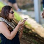 "Controvérsia nos Ensaios de Anitta em Salvador: Fãs Reagem à Ausência de Ivete Sangalo e Escolha de Convidados"