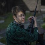 "Como Dylan Efron Se Tornou um Azarão Estratégico em 'The Traitors': Análise da Sua Ascensão no Reality Show"