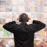 "Desafio Musical: Você Consegue Identificar os Artistas por Trás das Músicas que Marcaram Épocas?"