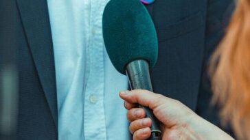 "Protestos em Massa na Argentina: A Resposta à Retórica Homofóbica de Javier Milei e o Impacto nas Comunidades LGBTQ+"