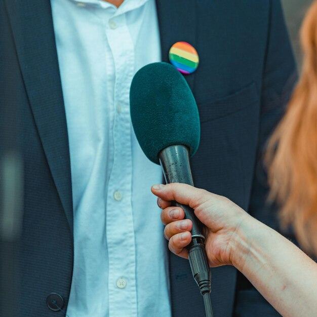 "Protestos em Massa na Argentina: A Resposta à Retórica Homofóbica de Javier Milei e o Impacto nas Comunidades LGBTQ+"