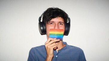 "Migue Granados Rebate Declarações de Javier Milei sobre Diversidade: O Impacto das Palavras na Aceitação LGBTQ+ na Argentina"