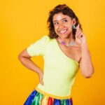 "Claudia Leitte e a Polêmica da Música: Como Mudanças na Letra de 'Caranguejo' Acendem Debate sobre Liberdade Artística e Intolerância Religiosa"