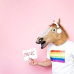 "Desvendando a História do Pop LGTBIQ+: Como Artistas Transformaram Desafios em Liberdade e Identidade" 13 "Desvendando a História do Pop LGTBIQ+: Como Artistas Transformaram Desafios em Liberdade e Identidade"