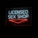 "Fechamento do G-A-Y em Londres: O que a venda do icônico clube revela sobre a transformação da identidade queer no Soho?"