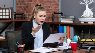 "Desafios da Educação Online: A Volta ao Presencial de Oksana Razygraeva e o Que Isso Revela sobre o Futuro do Ensino"