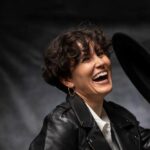 "Bruno Mars e Rosé: Como a Nova Colaboração 'Apt.' Está Mudando o Cenário das Paradas Pop"