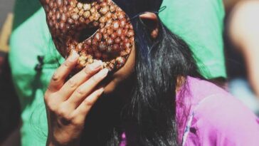 "Revistas Queer Underground na Índia: A Resistência Silenciosa que Desafiou Normas Sociais e Celebrou a Diversidade"