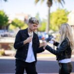 "Disputa Judicial entre Herlomm Diosly e Pabllo Vittar: O Que Está em Jogo na Acusação de Plágio?"