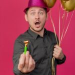 "Alan Cumming Celebra Vitória no Emmy e Reflete sobre a Importância Cultural de 'RuPaul's Drag Race' para a Comunidade LGBTQ+"
