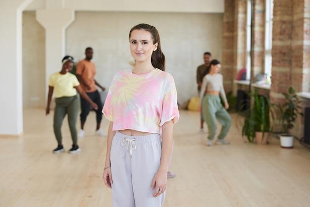 "Como a SOS Dance Está Transformando a Vida de Mulheres em Birmingham Através da Dança: Uma Iniciativa de Empoderamento e Comunidade"