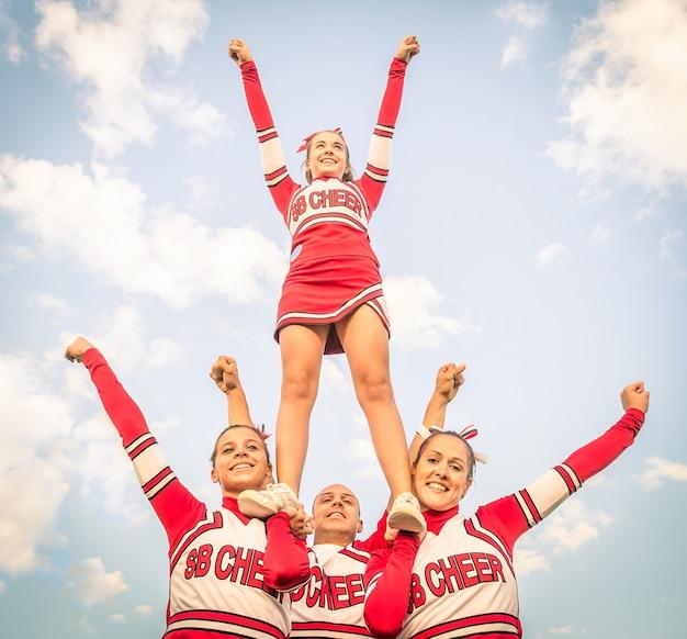 "Siena Heights Conquista Terceiro Lugar em Competição Acirrada de Cheerleading: O Que Isso Significa para o Futuro da Equipe?"