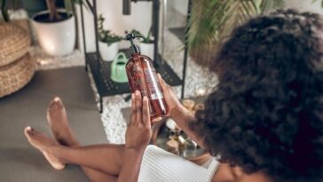 "Fenty Hair: A Nova Linha de Produtos para Cabelos de Rihanna Chega a Portugal com Promessas de Inovação e Inclusividade"