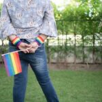 "Operação Policial em Jacarta: Prisão de 56 Homens Revela Desafios dos Direitos Humanos e a Repressão à Comunidade LGBTQIAPN+"