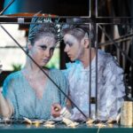 "Como 'DRAG: The Musical' Está Transformando a Cena Off-Broadway e Celebrando a Cultura Drag"